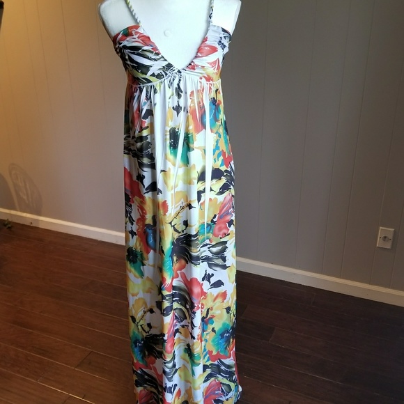 Floral Maxi Halter dress - Picture 2 of 7